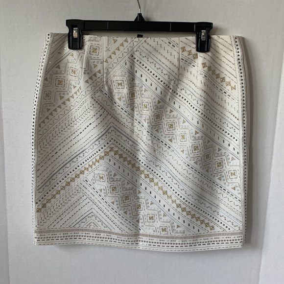 White House Black Market Metallic Studs Mini Skirt White Silver Gold - Picture 4 of 9